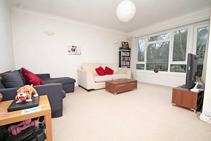 1 Bedroom Flat To Rent In Lovelace Road, Surbiton, KT6