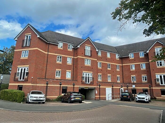 2 Bedroom Flat To Rent In Eaton Avenue, Slough, Berks, SL1