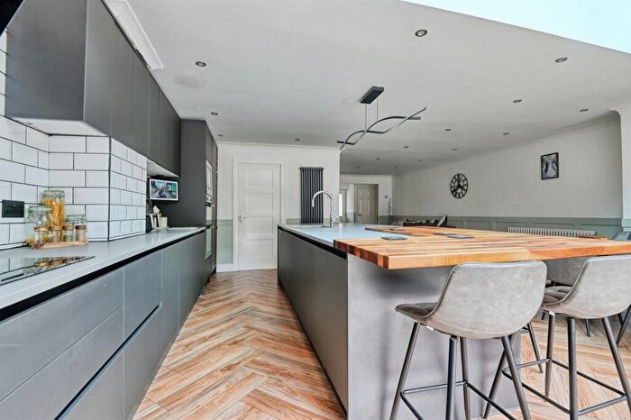4 Bedroom Detached House For Sale In Cutshill Close, Birmingham, B36