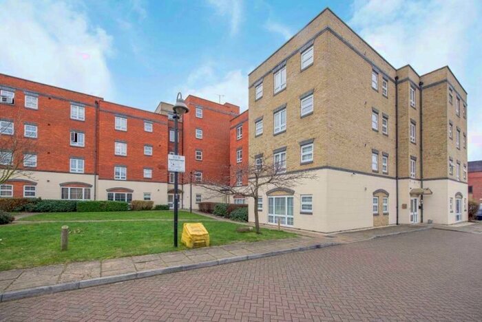 2 Bedroom Flat To Rent In Holyhead Mews, SL1