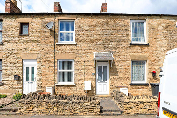 2 Bedroom Cottage For Sale In Finedon Road, Burton Latimer, NN15