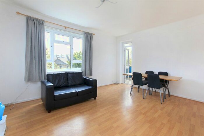 3 Bedroom Flat To Rent In Heslop Court, Boundaries Road, Balham, London, SW12