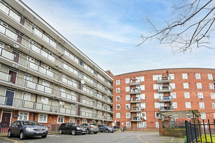 3 Bedroom Flat To Rent In Stockwell Gardens Estate, Stockwell, London, SW9