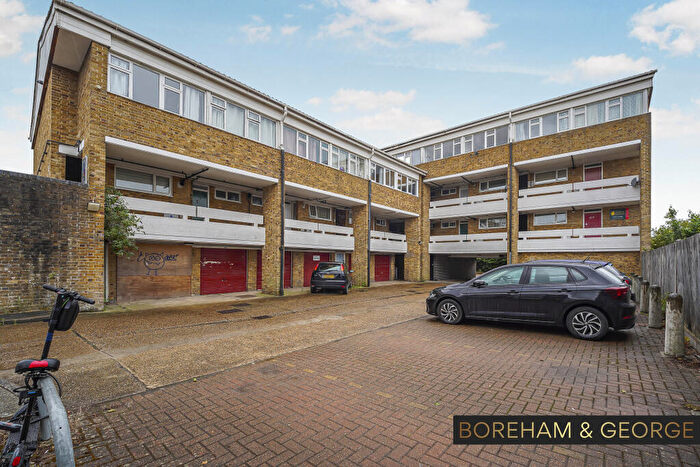 2 Bedroom Apartment For Sale In Brockles Mead, Harlow, Essex, CM19