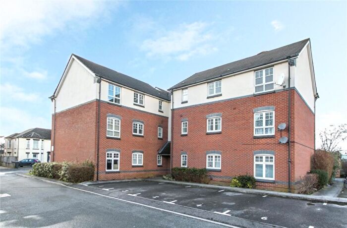 2 Bedroom Flat For Sale In Malmesbury Park Road, Bournemouth, BH8