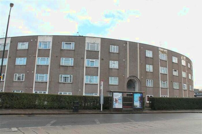 2 Bedroom Flat To Rent In High Street South, London E6
