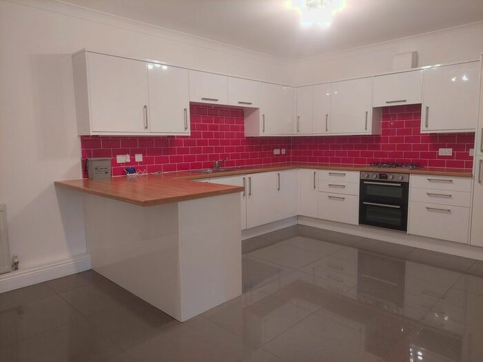 2 Bedroom Flat To Rent In Liberty Court, Page Heath Lane, Bromley, Kent, BR1