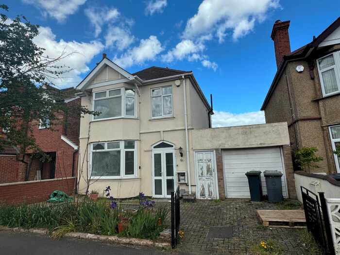 3 Bedroom Detached House To Rent In Queens Park, MK40