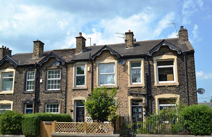 3 Bedroom End Of Terrace House For Sale In Leeds Road, Thackley, BD10
