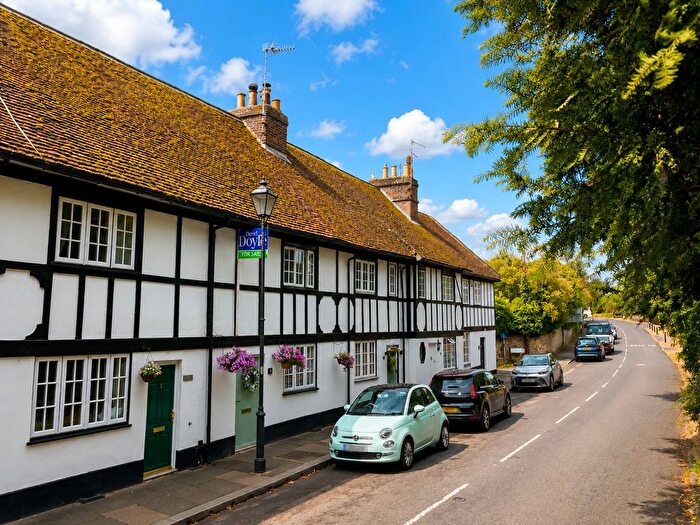 2 Bedroom Cottage For Sale In Piccotts End, Hemel Hempstead, HP1