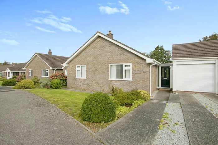 3 Bedroom Link Detached House For Sale In Tregavethan View, Threemilestone, Truro, Cornwall, TR3