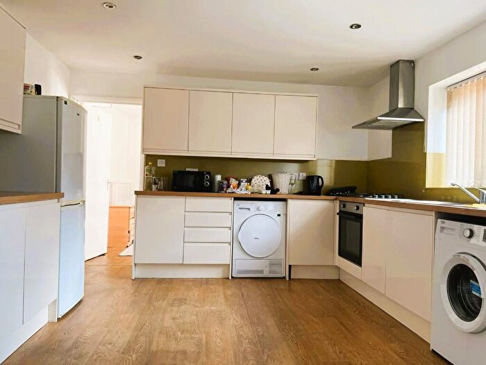 5 Bedroom Semi-Detached House To Rent In Harlaxton Drive, Nottingham, Nottinghamshire, NG7