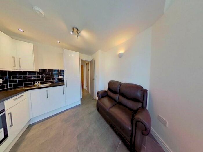 1 Bedroom Flat To Rent In Connaught Road, Cardiff, CF24