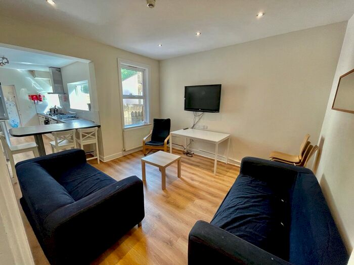 8 Bedroom Property To Rent In Junction Avenue, Bath, BA2