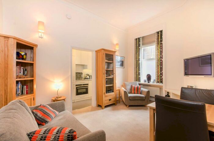 1 Bedroom Flat To Rent In Earls Court Square, Earls Court, London, SW5