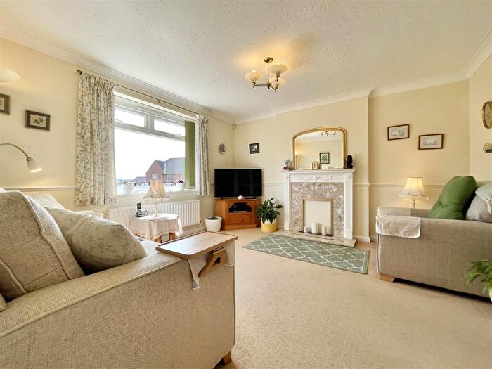 3 Bedroom Detached House For Sale In Heron Close, Chickerell, Weymouth, DT3