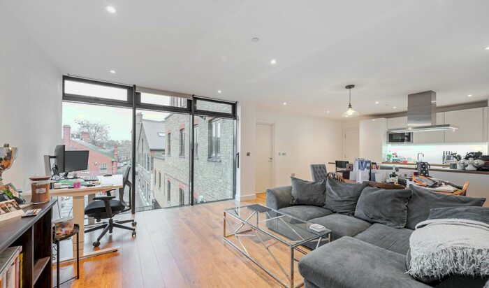 2 Bedroom Flat To Rent In Venn Street, London, SW4