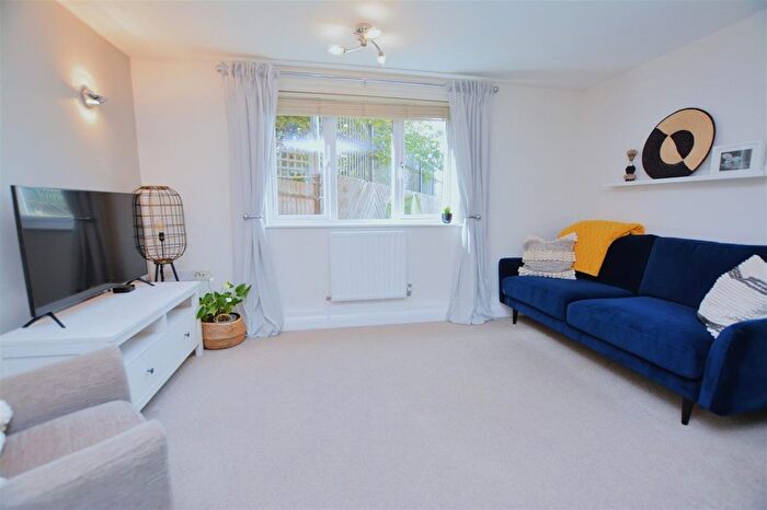 1 Bedroom Flat For Sale In Lyveden Road, London, SW17