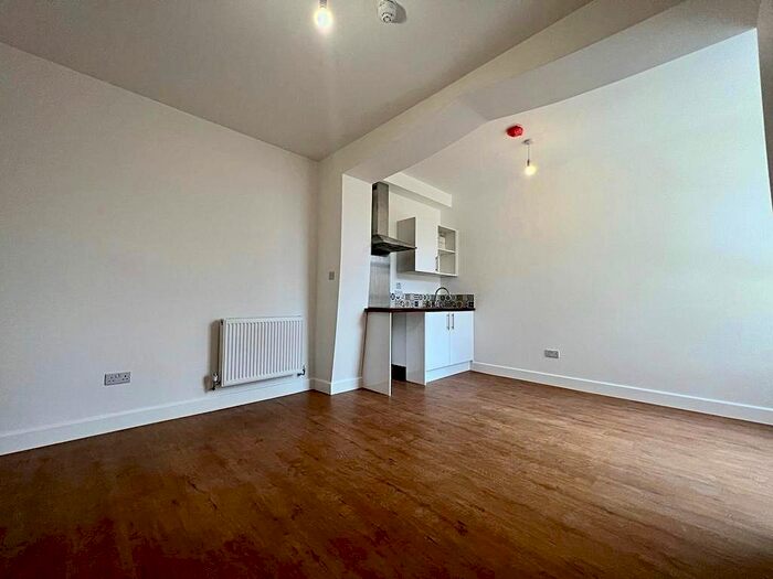 Studio To Rent In Kingston Road, Teddington, TW11