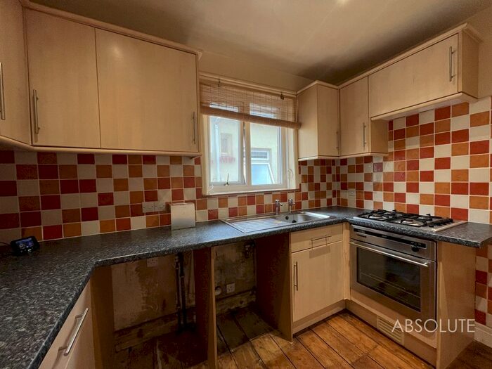 2 Bedroom Flat To Rent In George Road, Paignton, TQ3