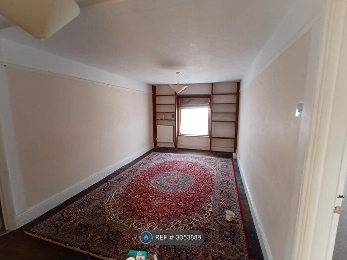 2 Bedroom Flat To Rent In High Street, Fordingbridge, SP6