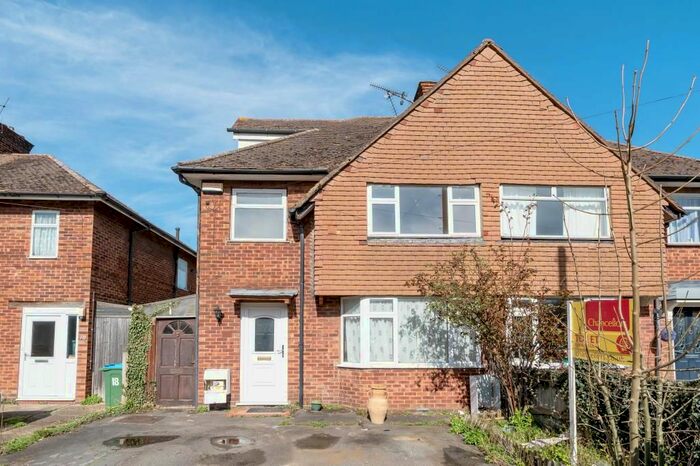 3 Bedroom Semi-Detached House To Rent In Willow Road, Aylesbury, HP19