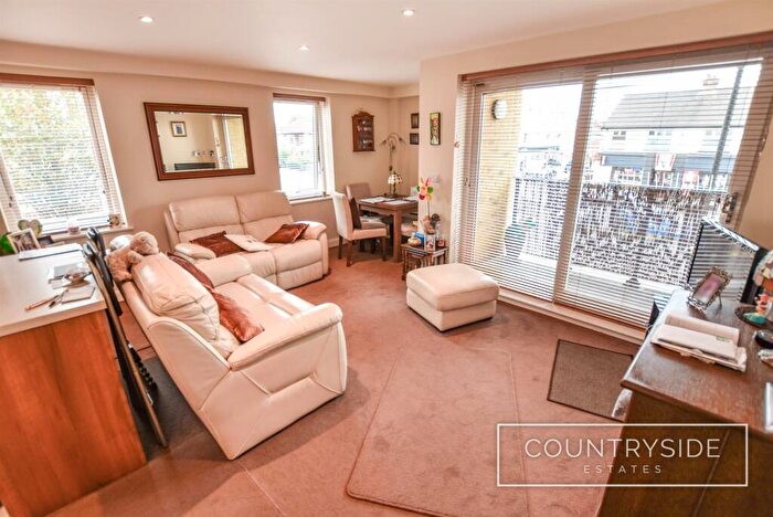 2 Bedroom Flat For Sale In Lambeth Road, Benfleet, SS7