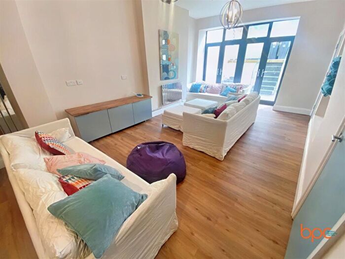 9 Bedroom End Of Terrace House To Rent In B, Worrall Road, Clifton, PC01