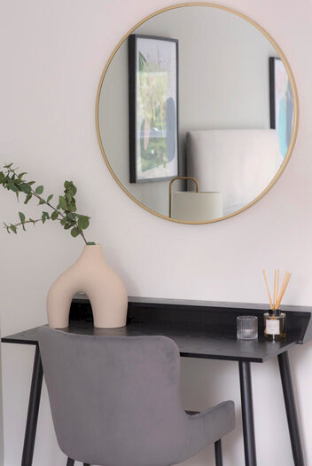 2 Bedroom Apartment To Rent In Old Market Place, Farnham, Surrey, GU9