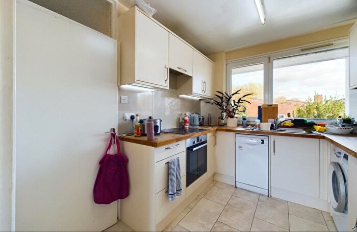 4 Bedroom Apartment To Rent In Twyford Road, London, N1