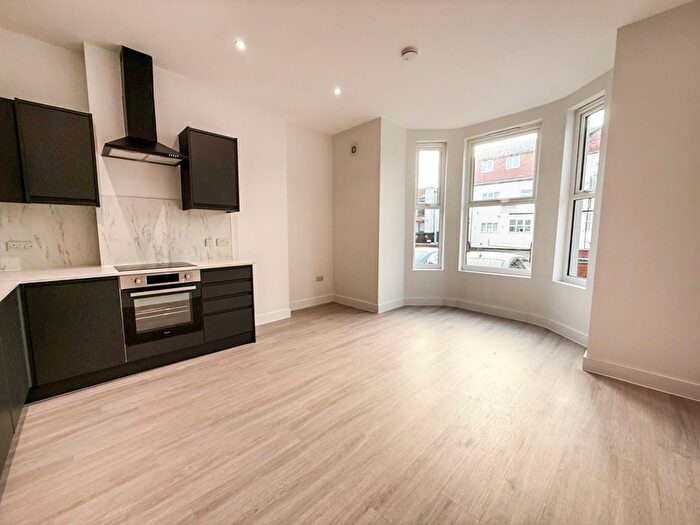 2 Bedroom Flat To Rent In Meadow Road, Beeston, NG9