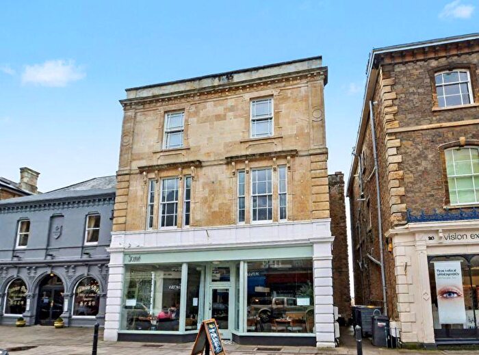 2 Bedroom Apartment To Rent In Hill Road, Clevedon, BS21