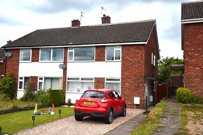 2 Bedroom Flat To Rent In Lazy Hill, Kings Norton, B38