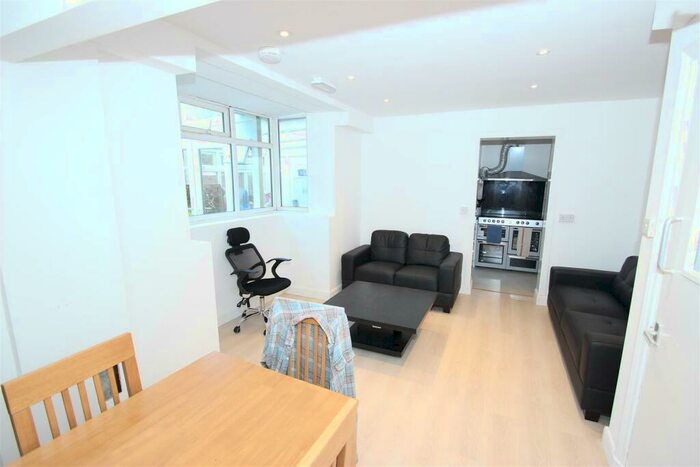 7 Bedroom House To Rent In Grays Road, OX3