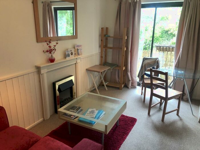 1 Bedroom Flat To Rent In Warwick Close, Chippenham, SN14
