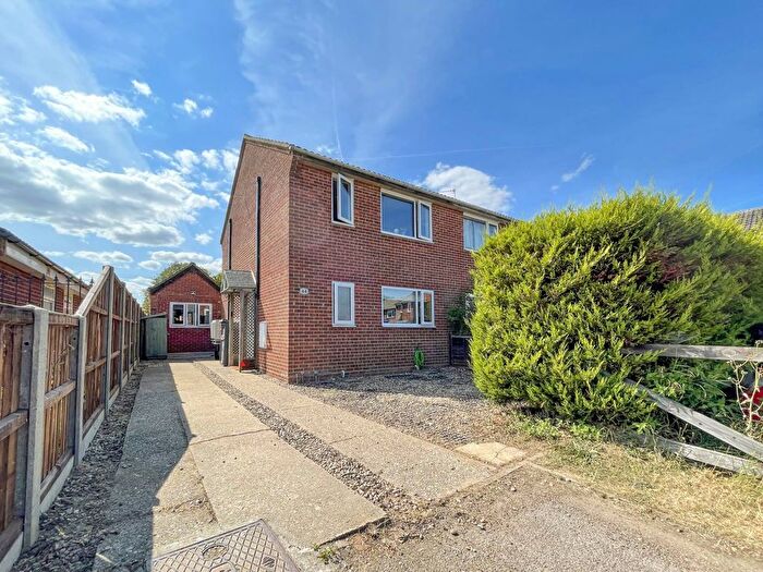 4 Bedroom Semi-detached House For Sale In Legrice Crescent, North Walsham, NR28