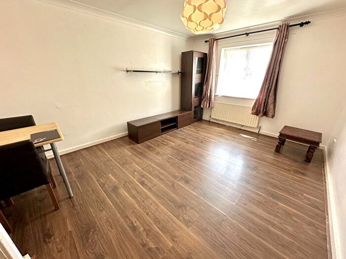 1 Bedroom Flat To Rent In Lowden Road, Southall, UB1