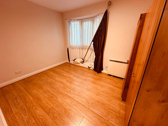 2 Bedroom Flat To Rent In Queens Avenue, London, N10