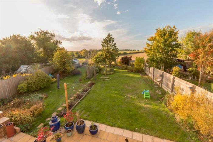 4 Bedroom Semi-Detached House For Sale In Myers Close, Charlton, Banbury, OX17
