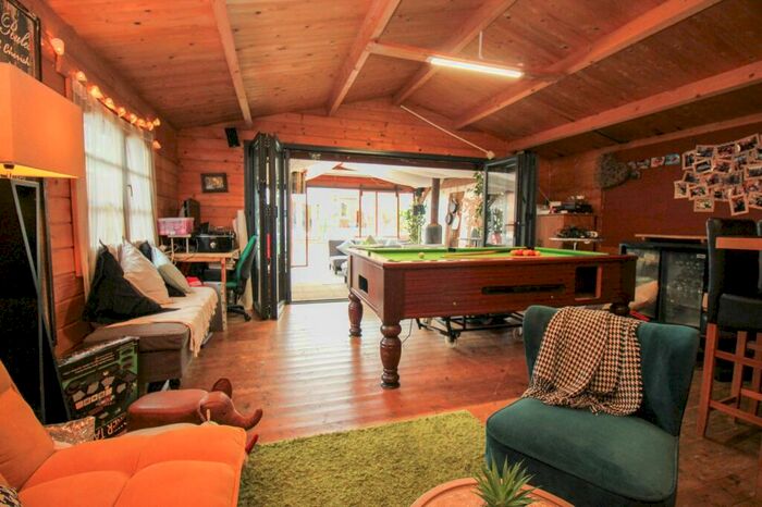 3 Bedroom Detached Bungalow For Sale In Whitworth Road, Bitterne Park, SO18