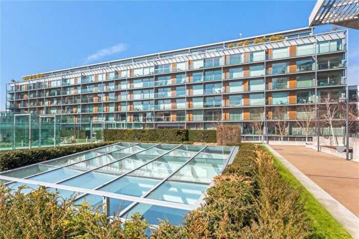 1 Bedroom Apartment For Sale In Highbury Stadium Square, London, N5