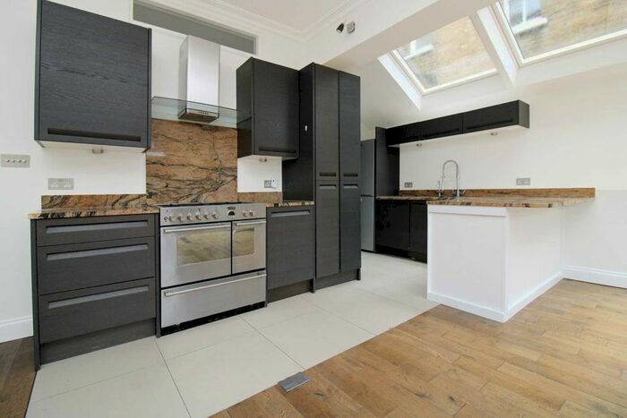 3 Bedroom Flat To Rent In First Avenue, London, W3