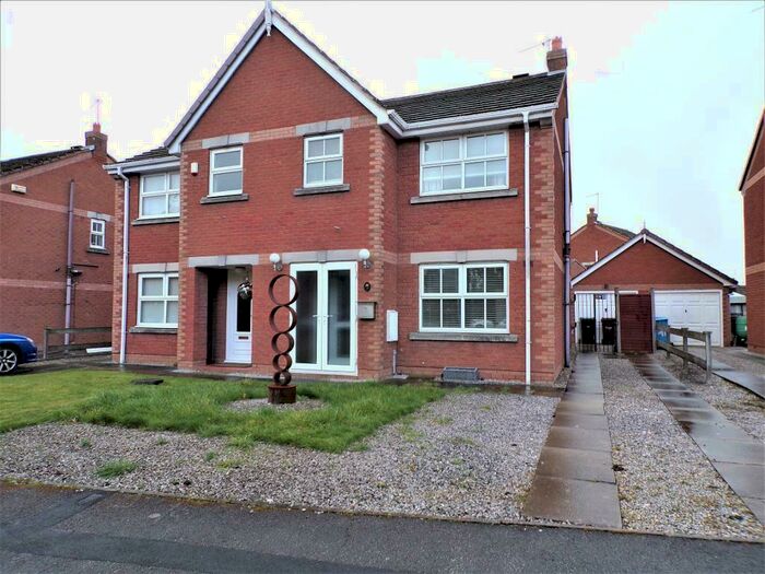 3 Bedroom Semi-Detached House To Rent In Forester Way, Hull, HU4