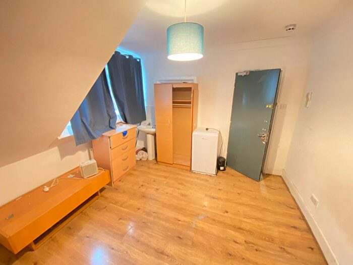 1 Bedroom Flat To Rent In Melfort Road, Thornton Heath, CR7