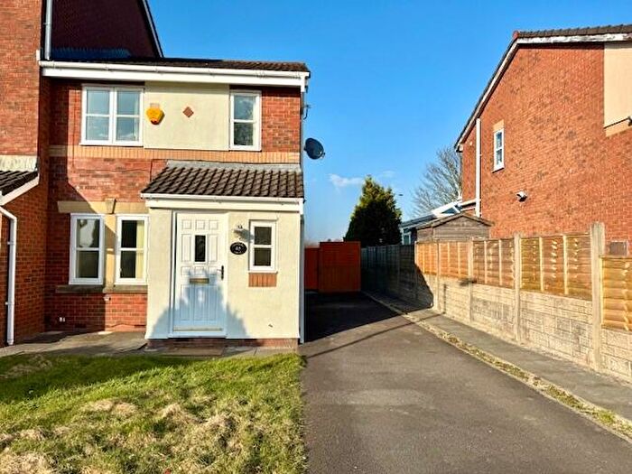 3 Bedroom Town House To Rent In Cranberry Drive, Bolton, BL3