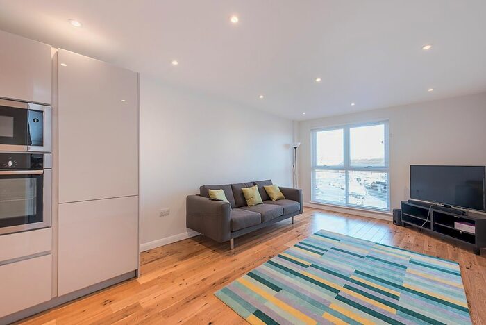 1 Bedroom Flat To Rent In The Ridgeway, St.Albans, AL4