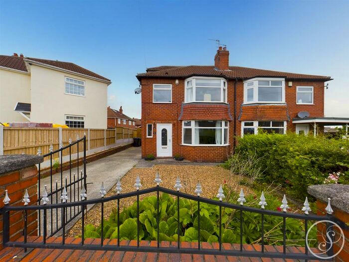 4 Bedroom Semi-Detached House To Rent In Woodland Road, Leeds, LS15