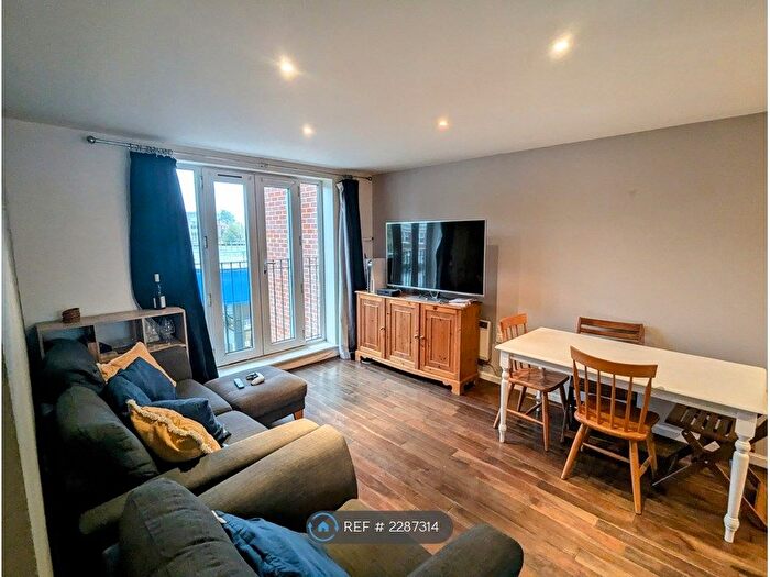2 Bedroom Flat To Rent In Churchill Lodge, London, SW16