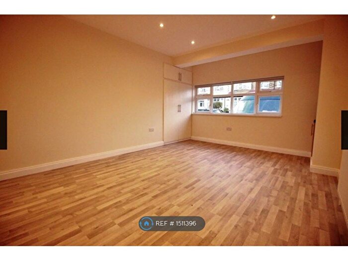 Studio To Rent In Woodgrange Avenue, Enfield, EN1