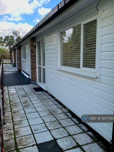 2 Bedroom Flat To Rent In Reading Road, Yateley, GU46